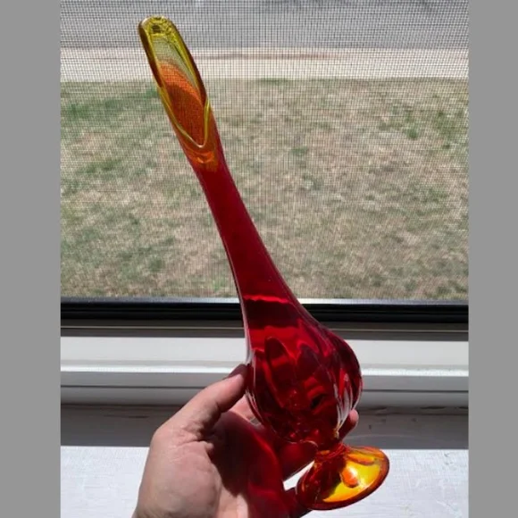 Viking 6 Petal Swung Vase - Picture 6 of 10